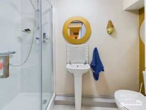 Ensuite- click for photo gallery